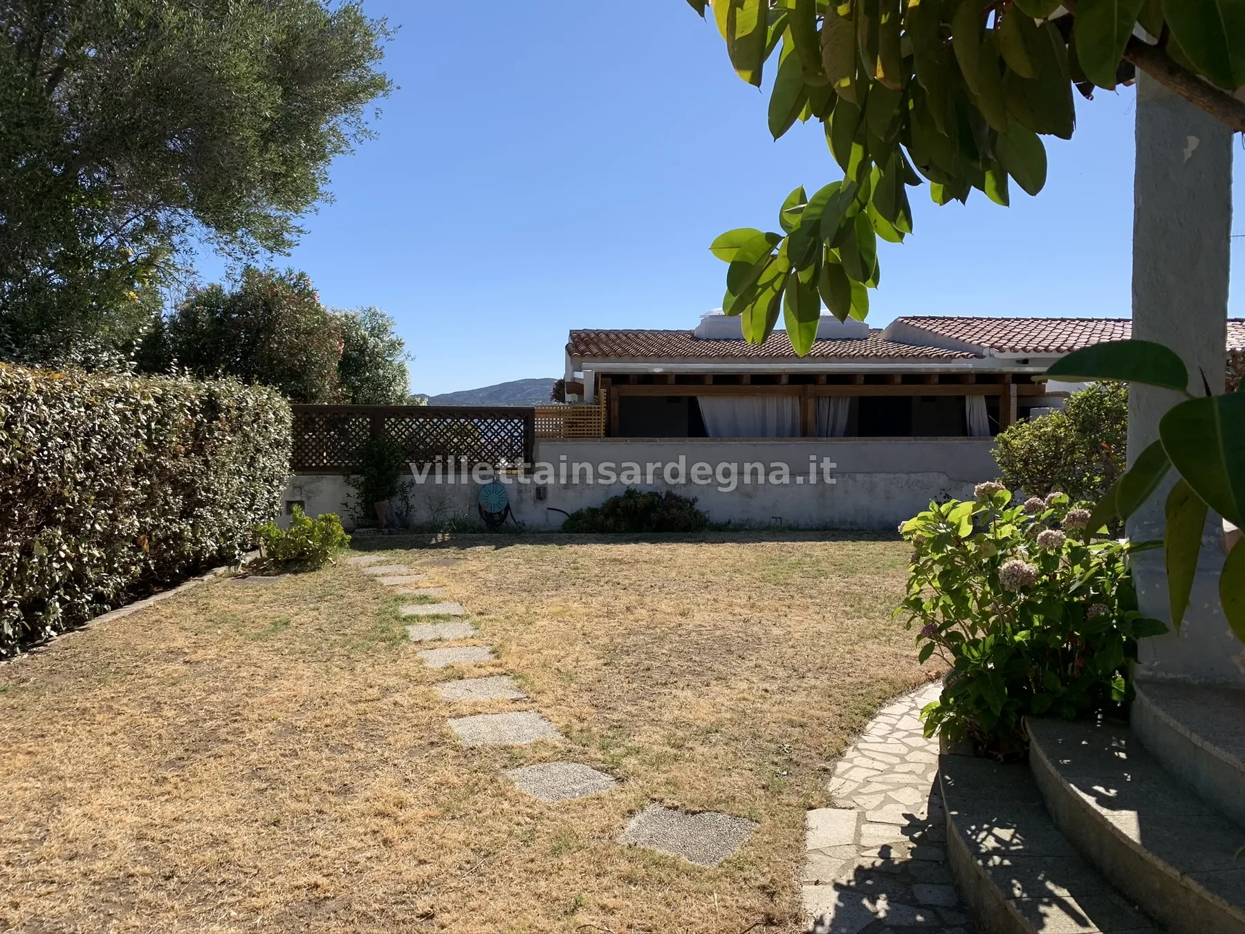 Una parte del giardino della proprietà