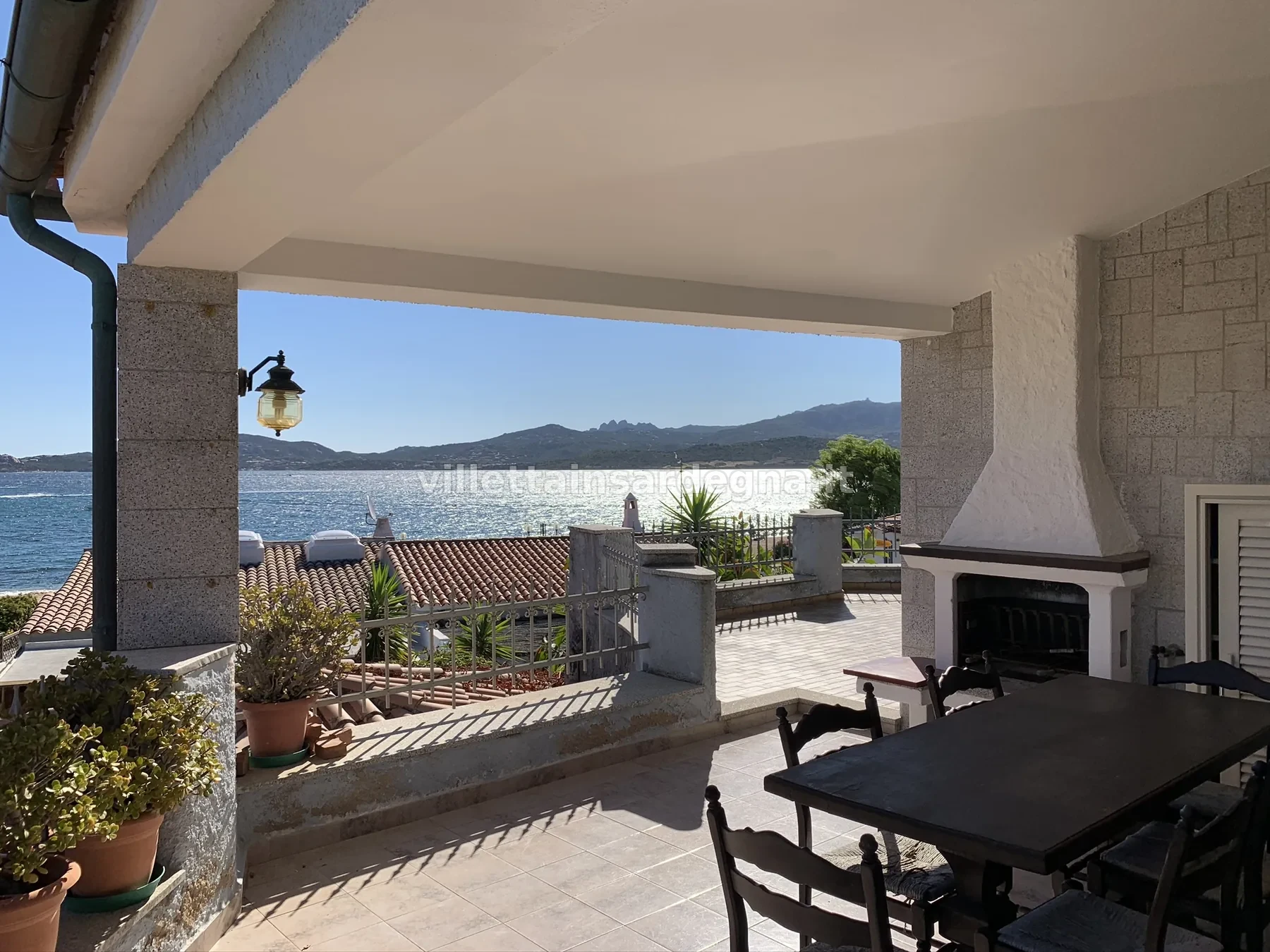 Veranda del piano superiore con vista sul mare